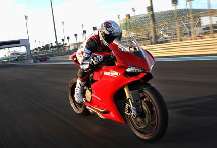 نجم الدرّاجات الناريّة تروي بايليس يفتتح صالة عرض ’دوكاتي‘ 